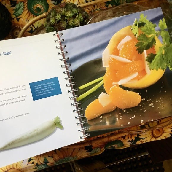 Entertaining Island Style: 101 Great Recipes and Tips from Hawaii Cookbook - Picture 9 of 11